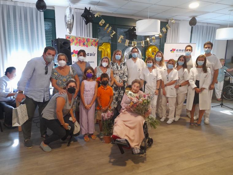 Celebración por todo lo alto del 108 cumpleaños de Gabriela, la residente más longeva de Amavir Pozuelo