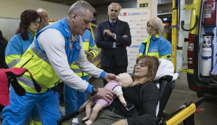 La Comunidad favorece el contacto piel con piel entre mamá y bebé en las UVI móviles del SUMMA 112 tras partos de emergencia