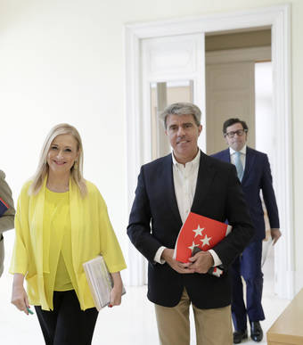 El Gobierno de Cifuentes ha celebrado 51 reuniones en el último curso político