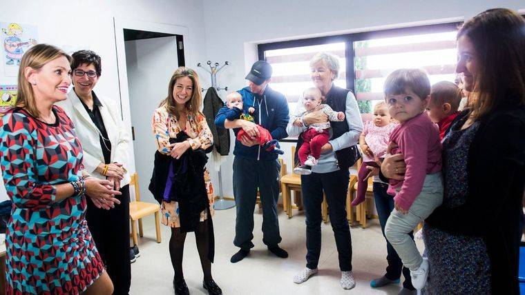 Ainhoa Arteta recorre la Escuela Municipal de Música de Pozuelo