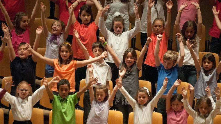 Casi 300 escolares cantan en Pozuelo por Navidad