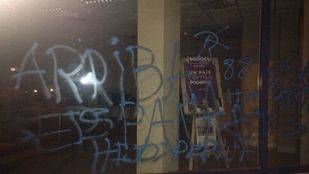 El Pleno de Pozuelo condena las pintadas neonazis en La Casa del Barrio