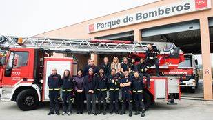 La alcaldesa de Pozuelo y Cristina Cifuentes visitan el parque de bomberos y el 112