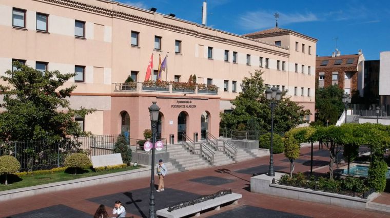 Los trabajadores del servicio de limpieza de dependencias municipales y colegios de Pozuelo de Alarcón siguen cobrando las nóminas con retraso