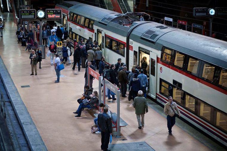 El Gobierno financiará la rebaja del 30% de los abonos y títulos multiviaje de transporte público a las CCAA y entidades locales que eleven el descuento hasta el 50%