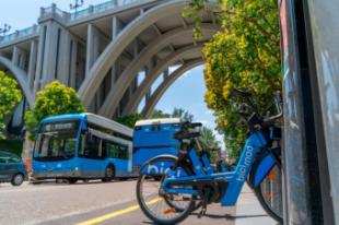 Viajar en los autobuses de EMT Madrid y en las bicicletas de bicimad será gratuito los días 22 y 23 de abril