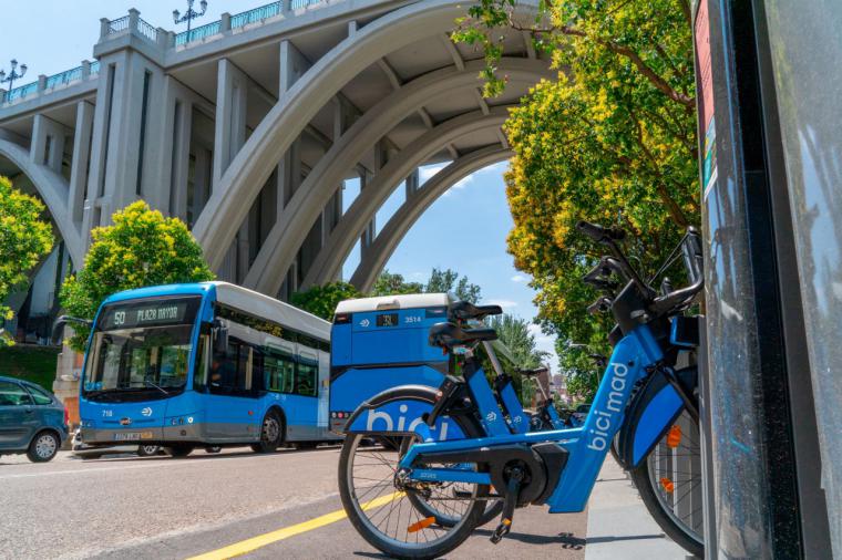 Viajar en los autobuses de EMT Madrid y en las bicicletas de bicimad será gratuito los días 22 y 23 de abril