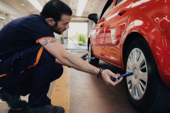 Las ITV de Madrid aconsejan chequear el estado de los neumáticos ante la llegada del invierno: son la tercera causa de no superarla a la primera