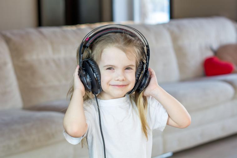 Vacaciones escolares: cinco podcast infantiles para entretener a los niños este verano