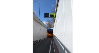 El Ayuntamiento de Madrid activa paneles en cinco túneles que avisarán a los conductores en tiempo real si sobrepasan el límite de velocidad