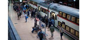 Renfe programa dos líneas de autobuses para transportar a los usuarios afectados por los cortes entre Vicálvaro y Torrejón (líneas C2, C7 y C8) del 1 al 3 de noviembre