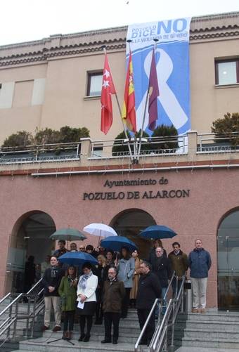 Un minuto de silencio en Pozuelo en rechazo a la violencia de género