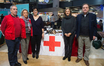 Una veintena de asociaciones participaron en el tradicional mercadillo solidario de Pozuelo