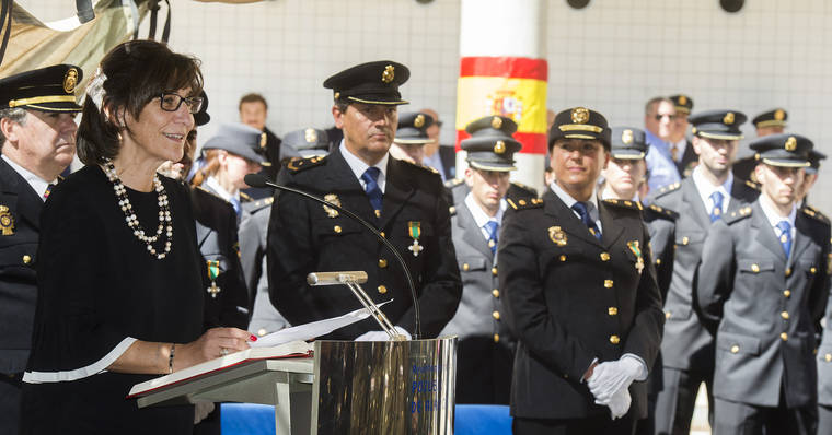 La alcaldesa destaca el compromiso con España de la Policía Nacional en el día de su festividad