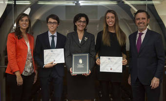 Tres alumnos de Pozuelo reciben una beca de excelencia académica para estudiar en dos universidades de la ciudad