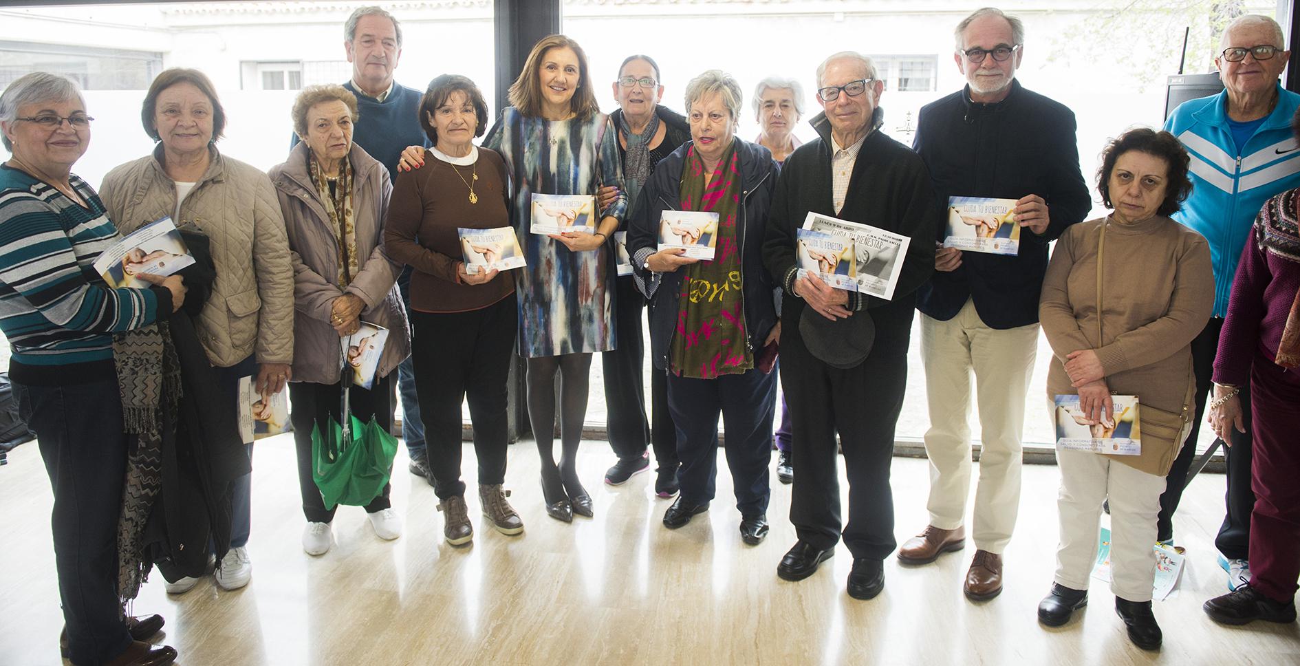 El Ayuntamiento edita 1.500 guías informativas sobre consumo y salud dirigidas especialmente a las personas mayores