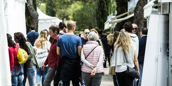 La Feria del Libro congregó a cientos de pozueleros en la Avenida de Europa