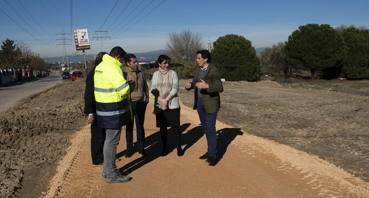 Ya está en marcha la construcción de la senda biosaludable en la urbanización La Cabaña