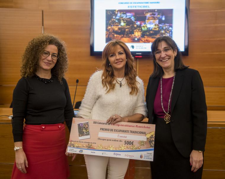 El Ayuntamiento reconoce la creatividad y esfuerzo de los comerciantes en los Premios de Escaparatismo Navideño