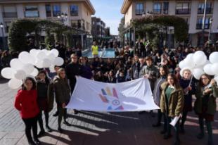 Alrededor de 600 alumnos del colegio Escuelas Pías de San Fernando de Pozuelo celebra el Día Escolar de la No Violencia y Paz