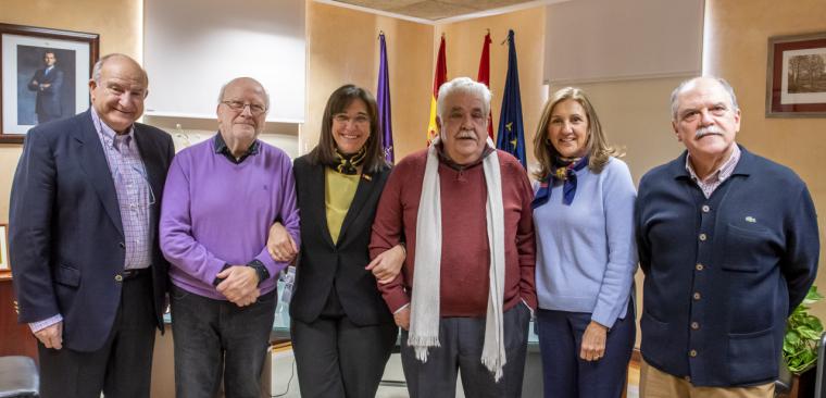 Más de una treintena de voluntarios colaboran en las actividades de los centros municipales de mayores