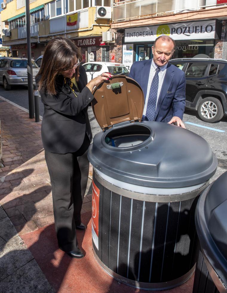 Gran acogida de los contenedores marrones para la recogida de residuos orgánicos en el Barrio de las Flores