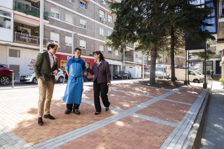 El Ayuntamiento de Pozuelo acondiciona los parterres de la calle París como zonas ajardinadas