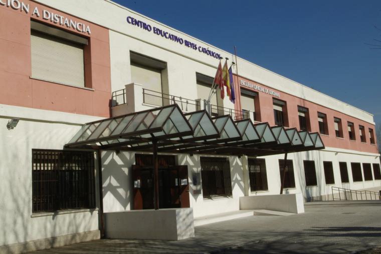 El Ayuntamiento recuerda que sigue abierto el plazo de solicitud para los cursos de Formación Municipal de Adultos del Centro Educativo Reyes Católicos