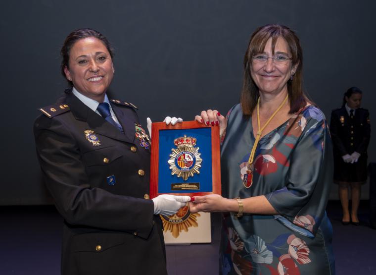 La alcaldesa ensalza la labor de la Policía Nacional de Pozuelo en el día de sus patronos