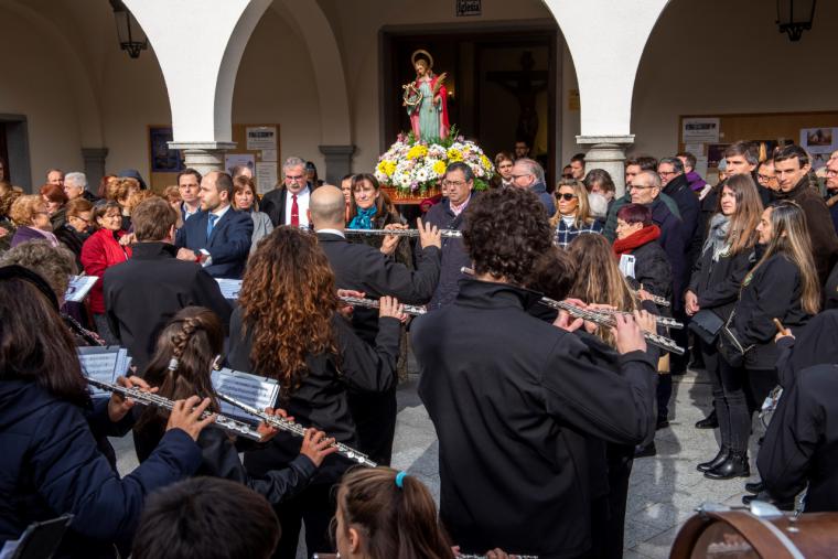 La alcaldesa acompaña a La Lira de Pozuelo en su homenaje a Santa Cecilia, patrona de los músicos