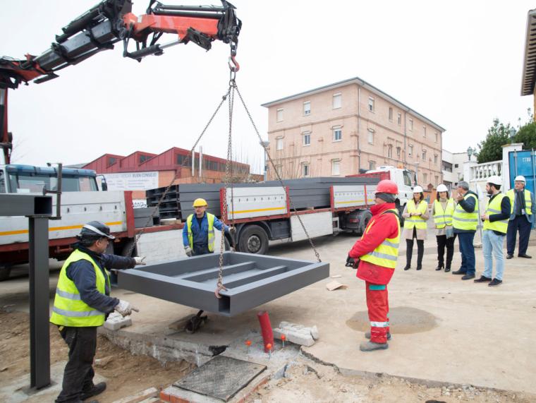 Avanzan las obras de reparación de la pasarela del Paseo de la Concepción que mejora la movilidad peatonal en esta zona de La Estación