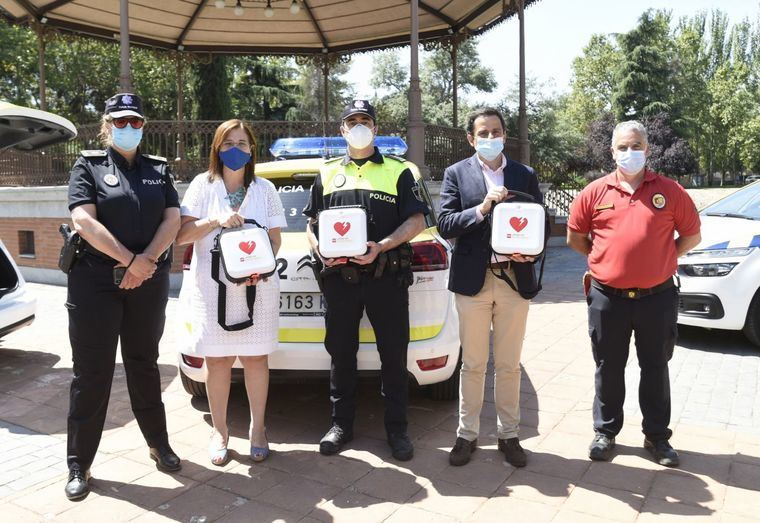 La Policía Municipal de Pozuelo de Alarcón equipa con desfibriladores a sus coches patrulla