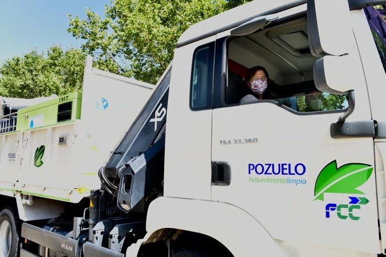 Pérez Quislant: “Nuestros equipos de limpieza están realizando labores de desinfección a fondo en entradas de residencias, centros de salud, parroquias o mercados”