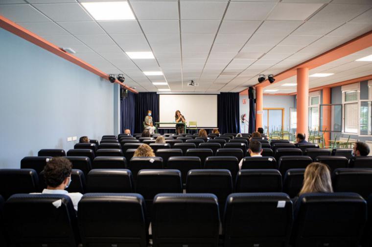 La alcaldesa se reunió ayer con los directores de los colegios públicos y concertados para garantizar una vuelta al cole segura para los escolares