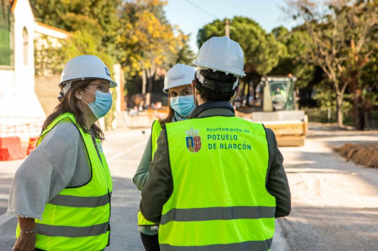 La alcaldesa visita las obras de la calle Javier Fernández Golfín, que avanzan a buen ritmo