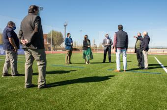 Renovada la pista de atletismo y nuevo campo de césped artificial en la Ciudad Deportiva Valle de las Cañas de Pozuelo de Alarcón