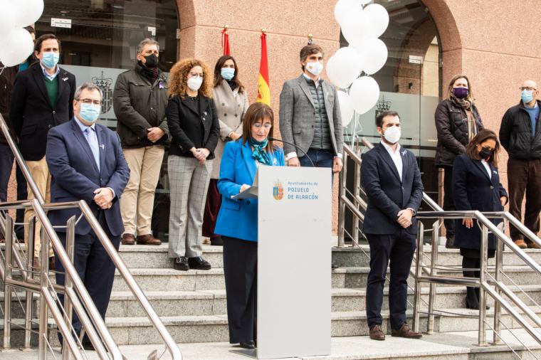 El Ayuntamiento de Pozuelo de Alarcón guarda un minuto de silencio en señal de rechazo a la violencia contra la mujer