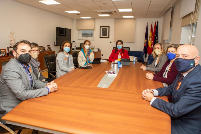 Pérez Quislant muestra su apoyo a la educación concertada en una reunión con los directores de los cinco colegios de Pozuelo