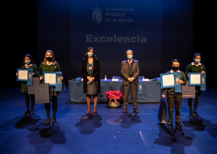 El Ayuntamiento premia la excelencia y el mérito académico de los alumnos de Primaria y Secundaria