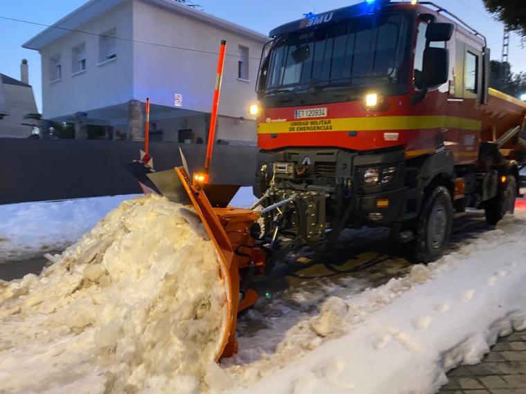 La UME comienza a colaborar en las labores de limpieza de nieve en Pozuelo de Alarcón