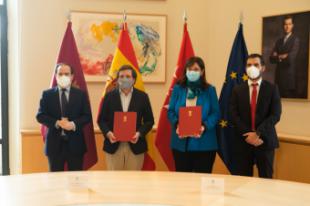 Pérez Quislant y Almeida firman un convenio para que la totalidad de las aguas pluviales y residuales de Pozuelo se depuren en Madrid