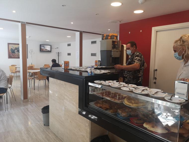 Ya están en funcionamiento la cafetería y peluquería del centro municipal de Mayores Padre Vallet