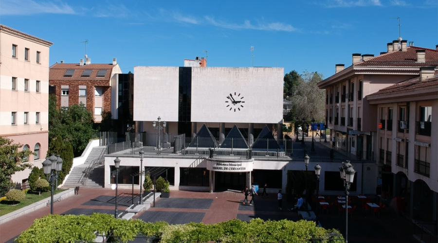 El Gobierno municipal ampliará los fondos electrónicos de las bibliotecas municipales en los próximos años