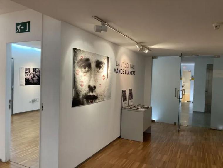 Pozuelo de Alarcón acoge “La voz de las manos blancas”, una exposición en homenaje a las víctimas del terrorismo