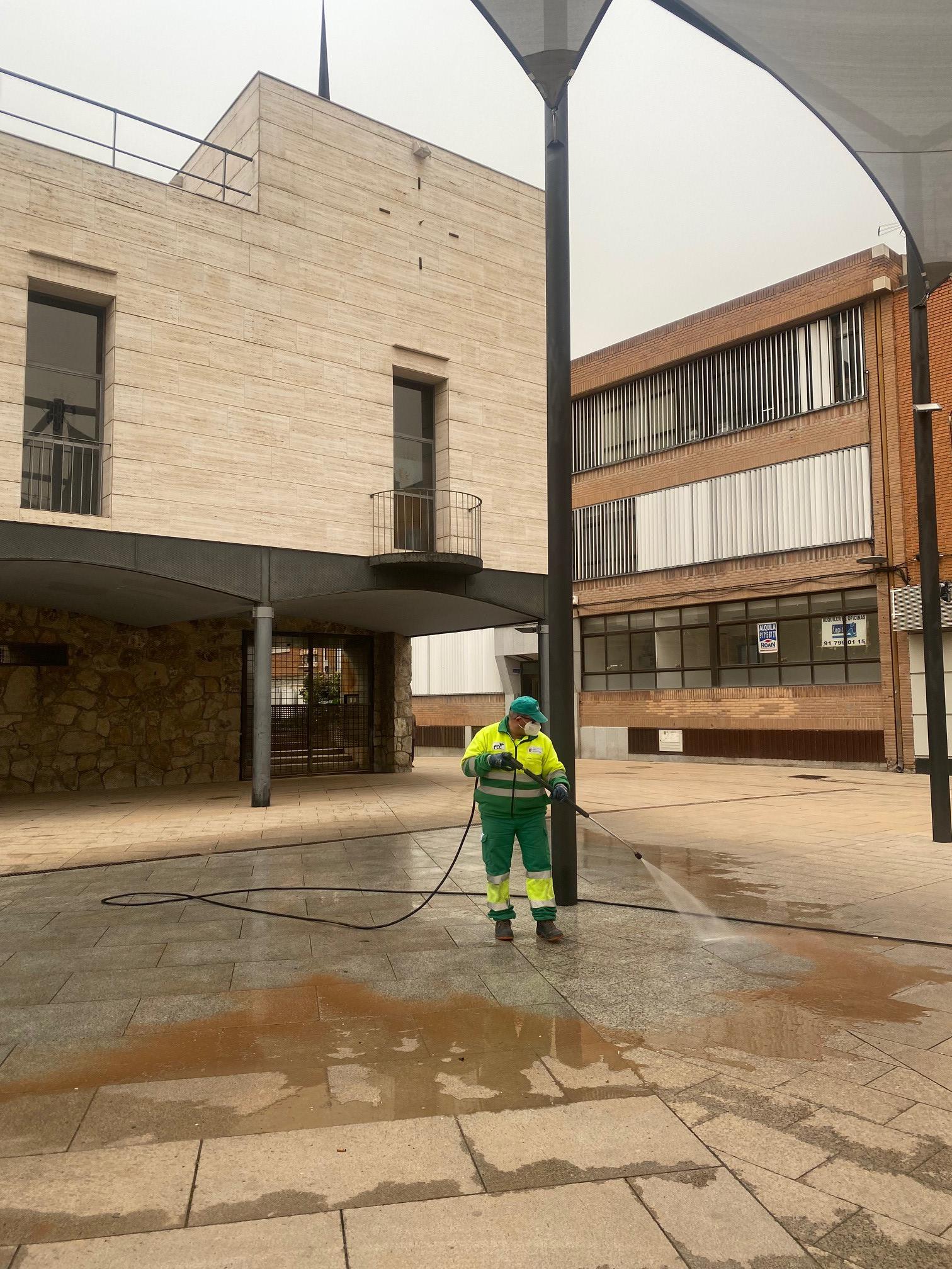 Se activa un dispositivo especial de limpieza en las calles de Pozuelo debido a la lluvia del Sáhara