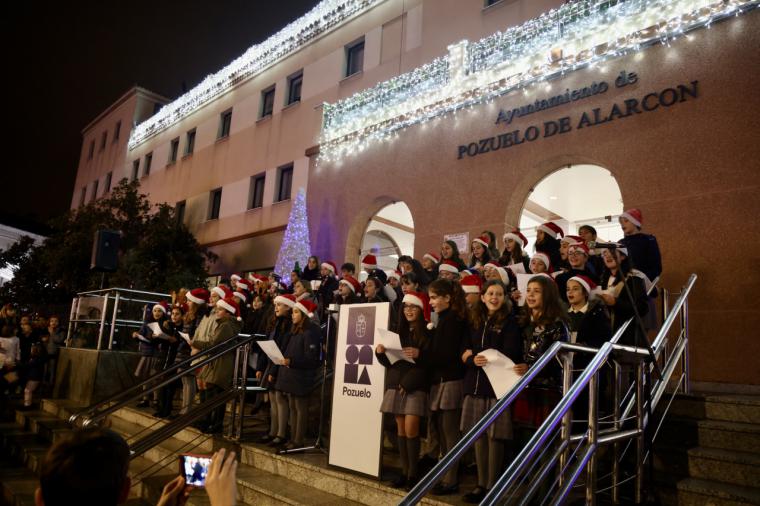 Cerca de un millón de luces leds adornan las principales calles