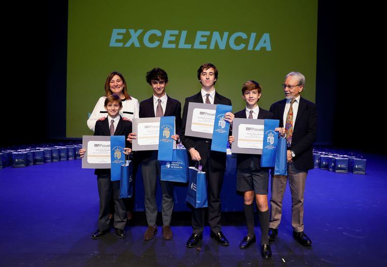 El Ayuntamiento distingue a los mejores alumnos con los reconocimientos al Mérito y la Excelencia