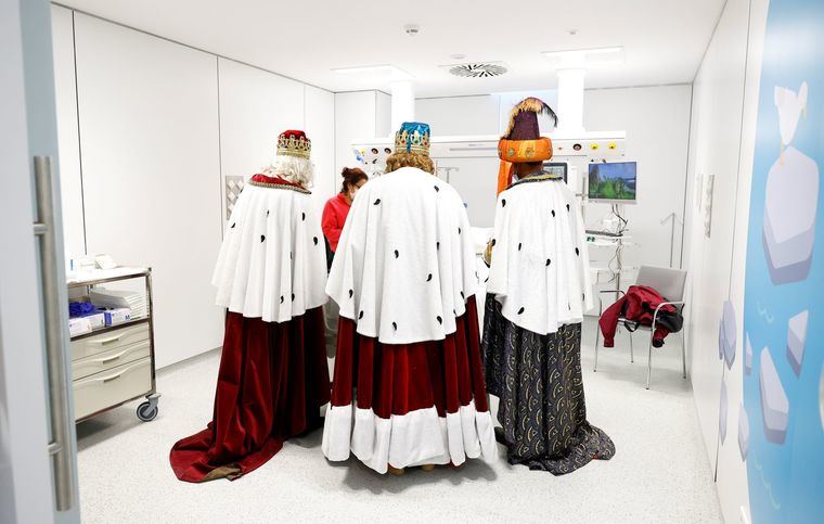 Los Reyes Magos de Oriente sorprenden a los niños ingresados en el hospital Quirón de Pozuelo