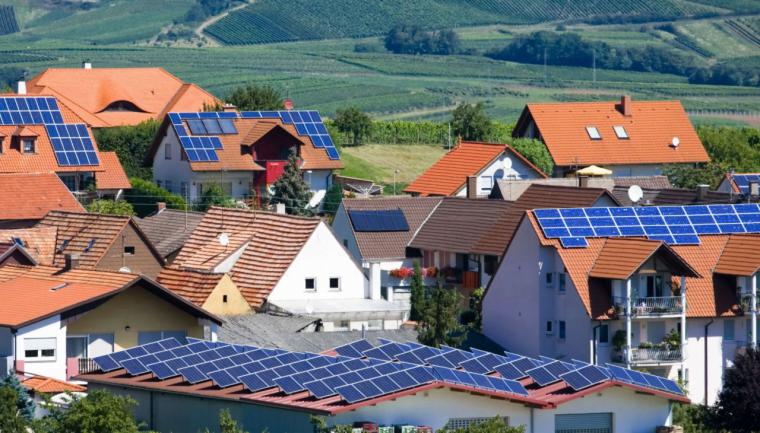 ¿Qué tipos de paneles solares existen y qué ventajas tienen?