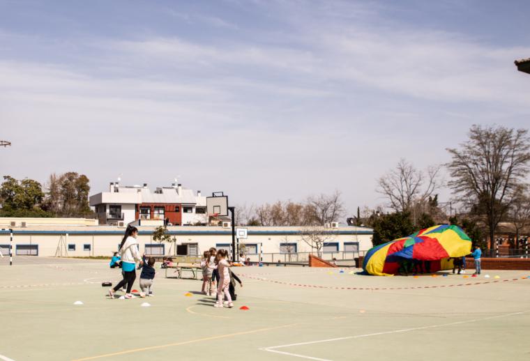 El programa “Easter School”, en el que participan más de 200 niños, facilita la conciliación de las familias pozueleras